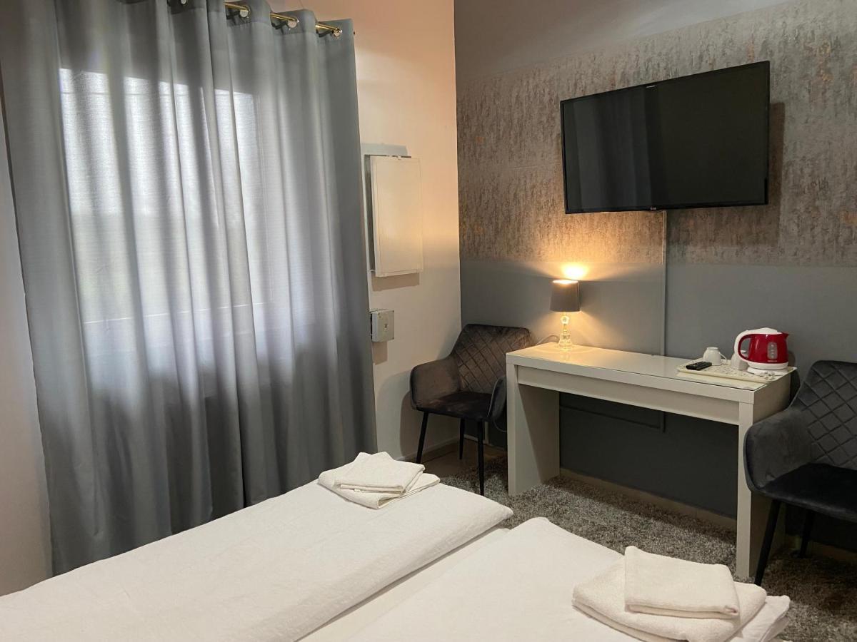 Zolta Walizka Gosciniec Hotel Podrzewie Exterior foto