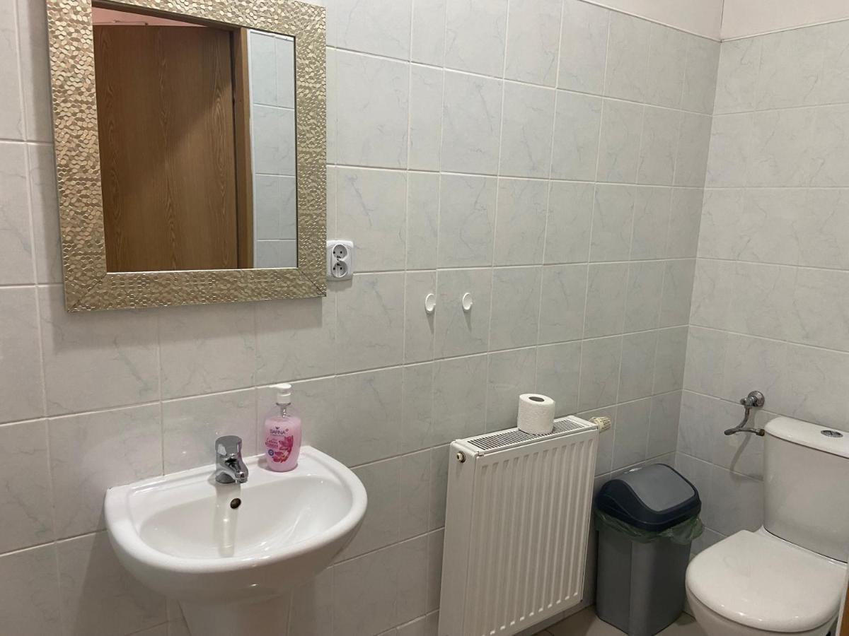Zolta Walizka Gosciniec Hotel Podrzewie Exterior foto
