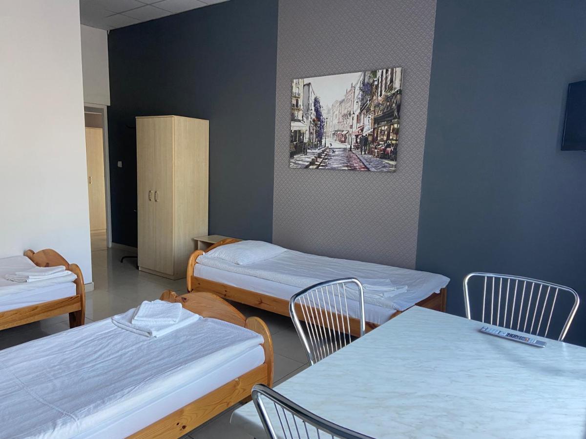 Zolta Walizka Gosciniec Hotel Podrzewie Exterior foto